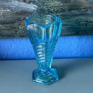 Vintage Beautiful Depression Blue Glass Vase